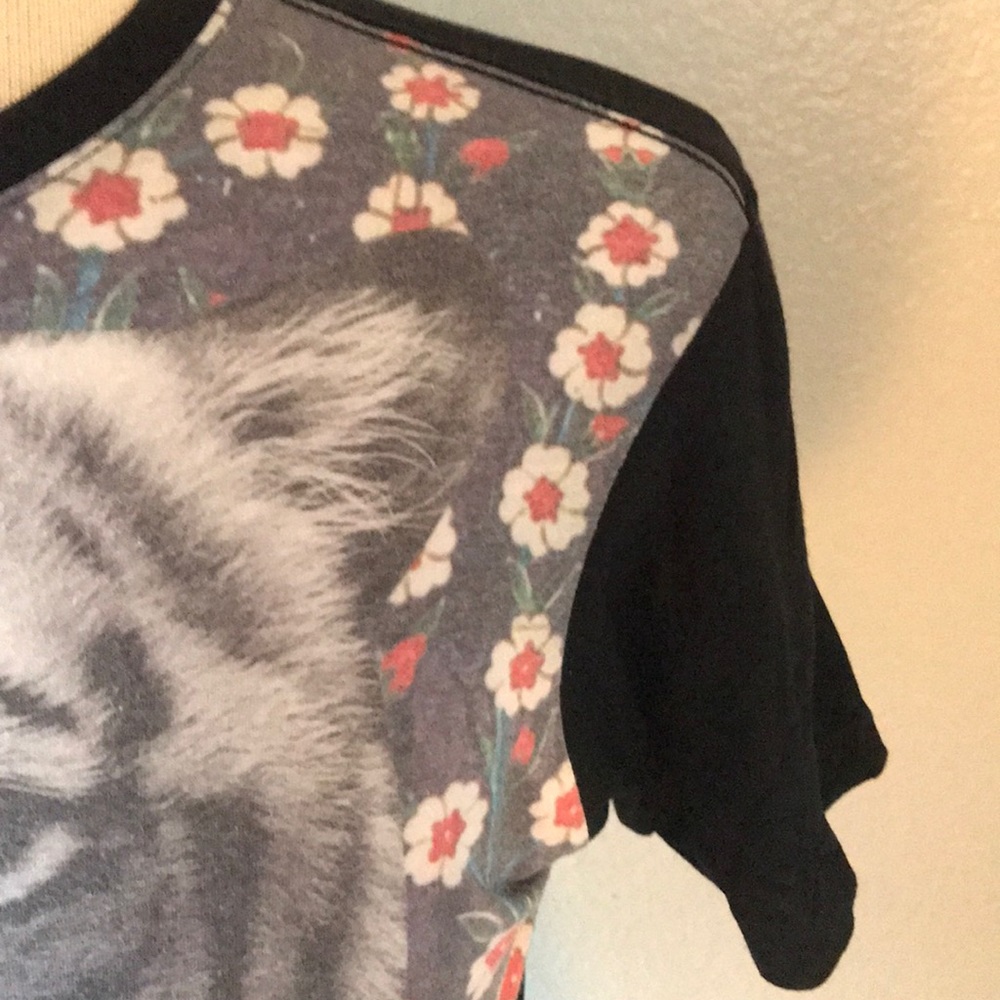 Urban Outfitters ‘White Tiger’ T-shirt - Picture 3 of 5